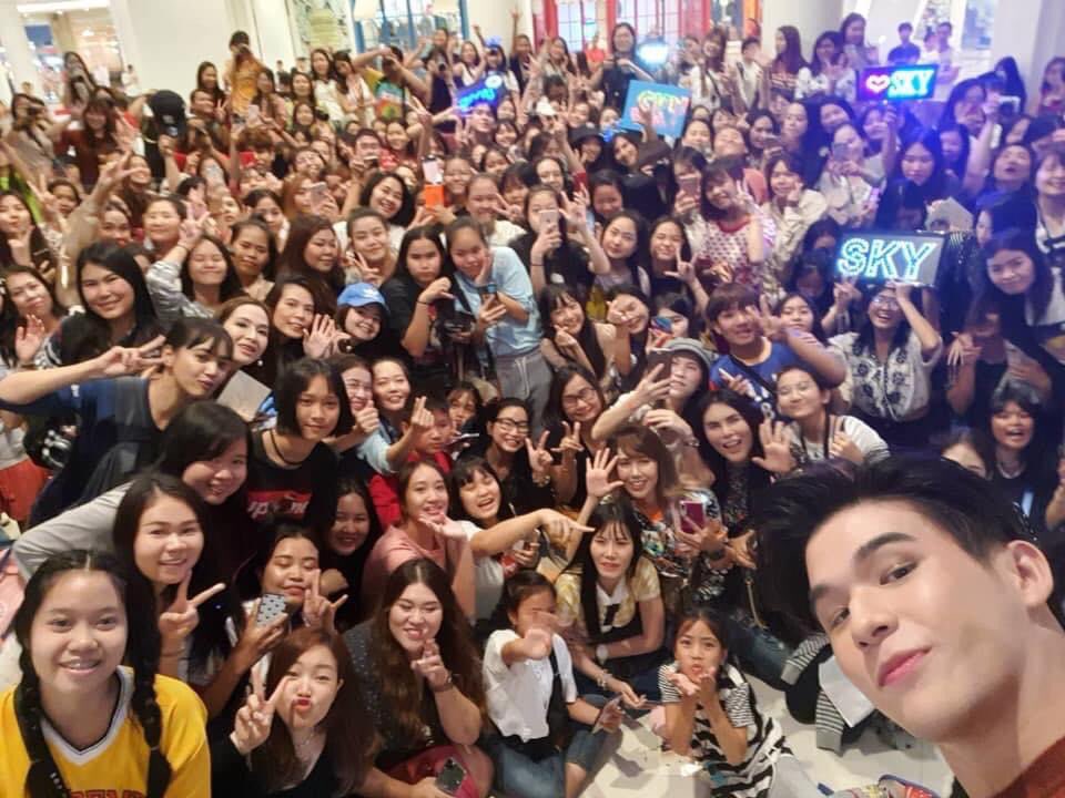 aphinyaka's tweet photo. @skywongraveee จำก้อนเมฆหมดมั้ยคร้าบ😋สกาย ก้อนเมฆของสกายรักสกายทุกคนน้าาา https://t.co/pJDggjDGki