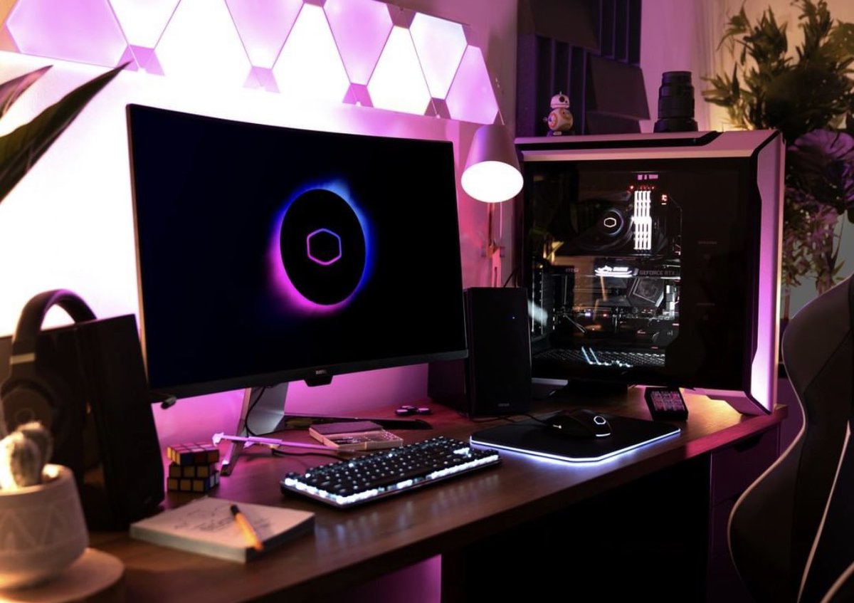 coolermasterfr's tweet photo. Que vous passiez cette fin d’année en famille, entre amis, ou comme nous devant le PC, nous vous souhaitons à tous un très bon Réveillon du Nouvel An ! 💜
#CMSquad https://t.co/s3lD5jcjnE