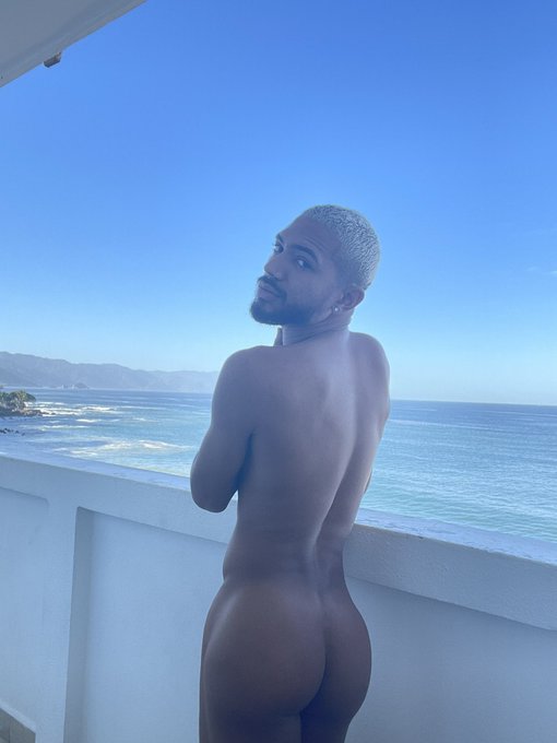 good morning everyone 😘🍑 #takeabite https://t.co/1GYSCciEoK<a href="/tag/takeabite"class="tags">#takeabite</a>