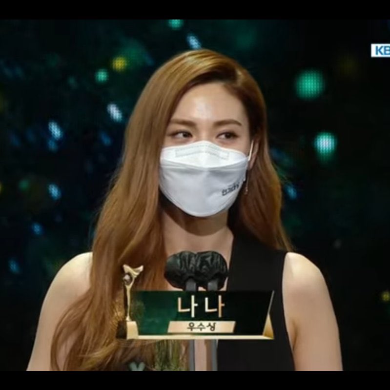 iconickdramas's tweet photo. Congratulations to my #Nana &amp; #ParkSungHoon for winning Excellence Award, Actor and Actress in a Miniseries at #KBSDramaAwards2020 🤩

Our #IntoTheRing couple!!! AHHH IM SO HAPPY https://t.co/Dm3Z9o4PuW