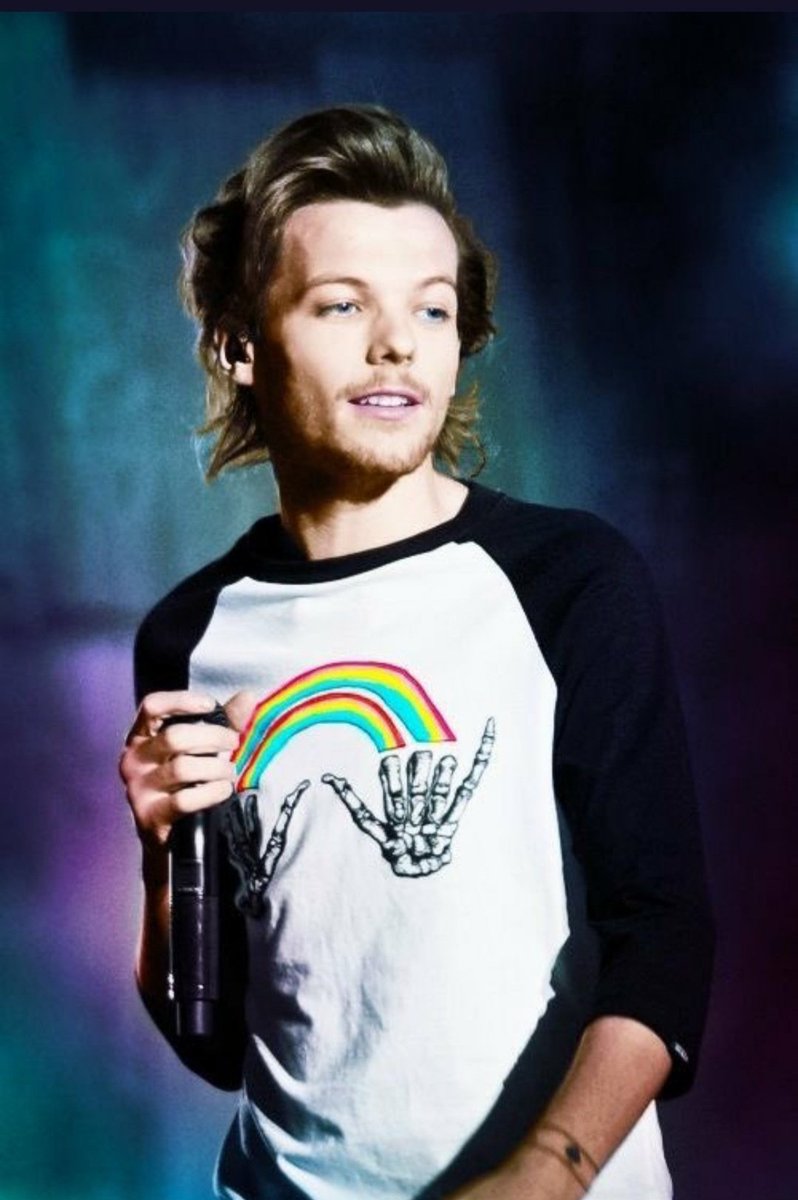 Louis Tomlinson wearing this shirt~a thread~