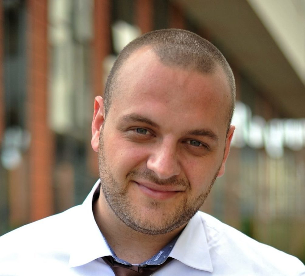 Lonely On NYE? Here Are 5 People We Found On The Street Who’d Be More Than Happy To Give You A New Year’s Kiss bit.ly/2X0fxny