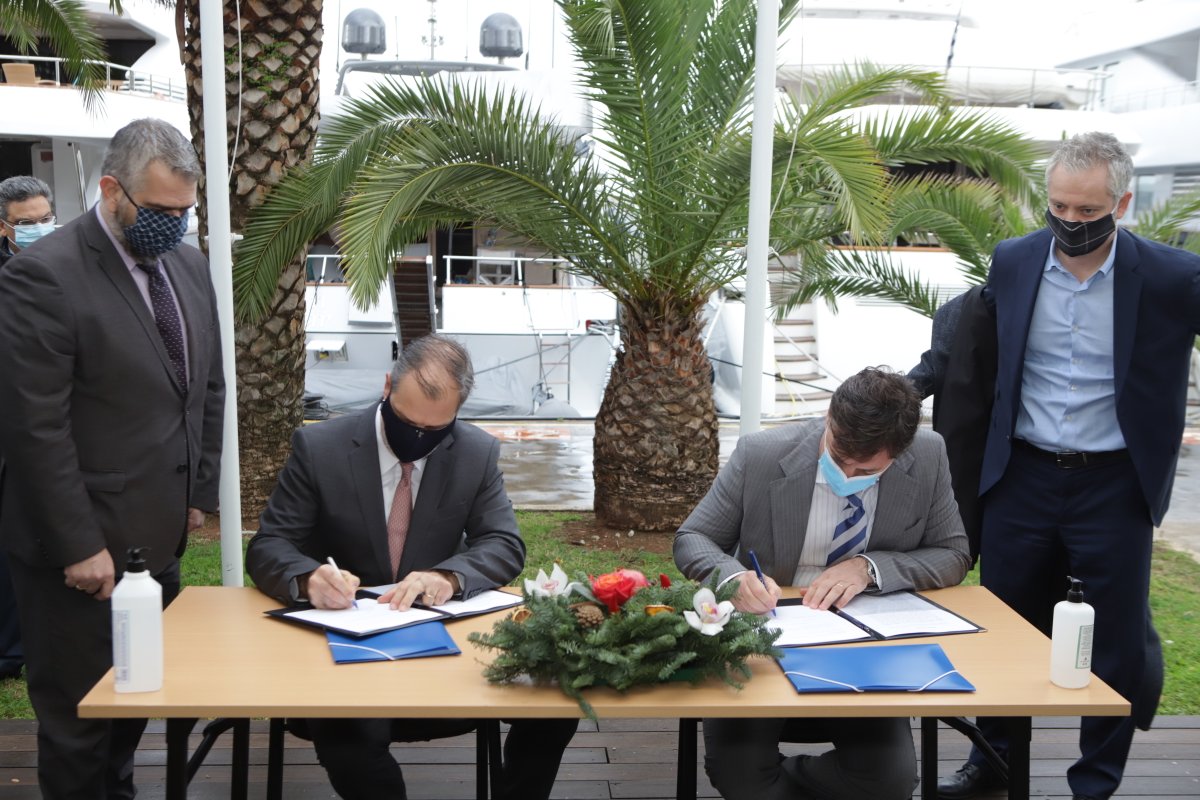 HellenicPPC's tweet image. Υπεγράφη το πρωτόκολλο παράδοσης-παραλαβής της Μαρίνας Αλίμου μεταξύ ΕΤΑΔ Α.Ε. και νέου παραχωρησιούχου. 
bit.ly/3aV0kfs #etad #hppc #investment #ΤΑΙΠΕΔ 
@Stef_VLASTOS @cstaikouras @AdonisGeorgiadi @htheoharis