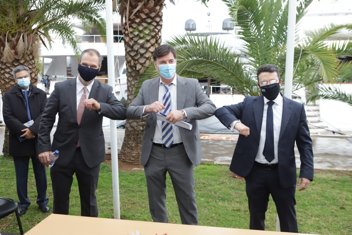 HellenicPPC's tweet image. Υπεγράφη το πρωτόκολλο παράδοσης-παραλαβής της Μαρίνας Αλίμου μεταξύ ΕΤΑΔ Α.Ε. και νέου παραχωρησιούχου. 
bit.ly/3aV0kfs #etad #hppc #investment #ΤΑΙΠΕΔ 
@Stef_VLASTOS @cstaikouras @AdonisGeorgiadi @htheoharis