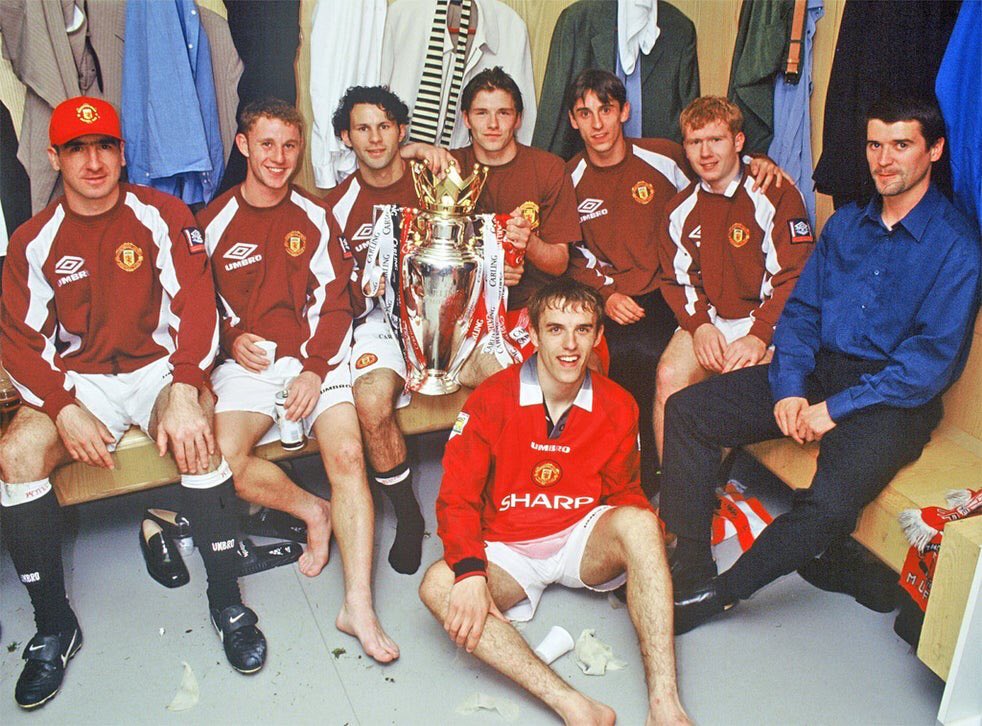 The class of 92 Ryan Giggs, Nicky Butt, David Beckham, Gary & Phil Neville, Paul Scholes, Terry Cooke...Le symbole de la réussite de Sir Alex Ferguson qui n’hésitait pas à miser sur la jeunesse provenant d’une académie riche en talents ! #MUFC