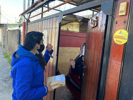 Muni_LaCisterna's tweet photo. #Datos2020 ✅ Con la llegada de la pandemia, la entrega de medicamentos a domicilio llegó para quedarse, y es así como la Municipalidad de #LaCisterna ha entregado a domicilio más de 25mil recetas de remedios en los CESFAM Santa Anselma, Eduardo Frei y la Farmacia Municipal. https://t.co/7asYSp9AWp