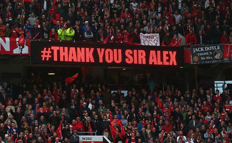 Un dernier au revoir Pour son dernier match à Old Trafford, club, joueur et supporters lui réserve un magnifique hommage ! La fin d’un règne pour le SIR qui peut repartir dignement, l’esprit tranquille d’avoir fait de Manchester United le plus grand ! 