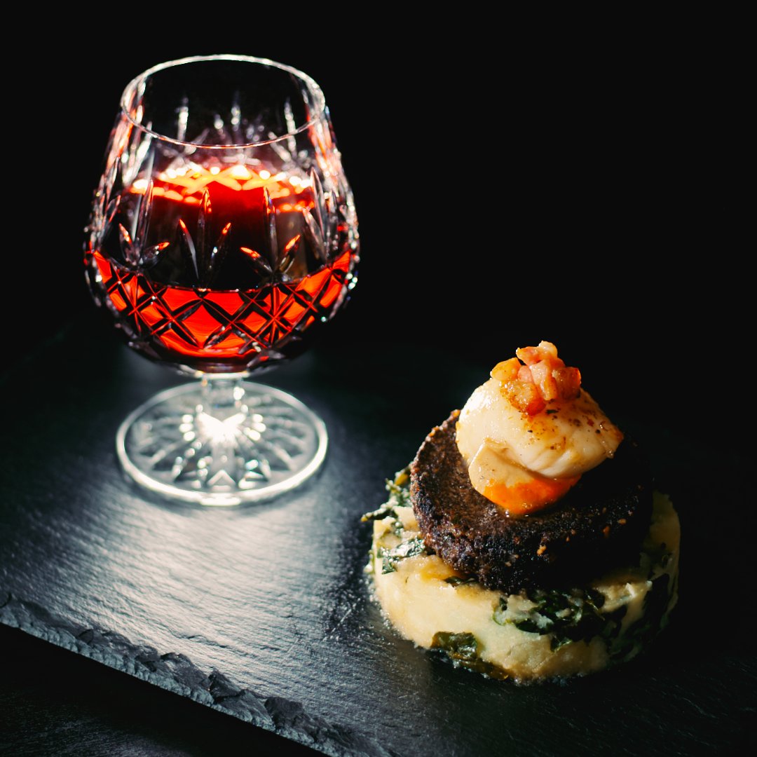delipair's tweet photo. #Scallops with #Bacon, #BlackPudding &amp; #Colcannon by @hairybikers is a special dish for a celebratory occasion, like #newyeardinner. It’s a guaranteed winner when served with the right #wine. Our choice was #cabernetsauvignon #southafricanwine, as prescribed by #DelipairApp🥰 https://t.co/k2DCdzND1C