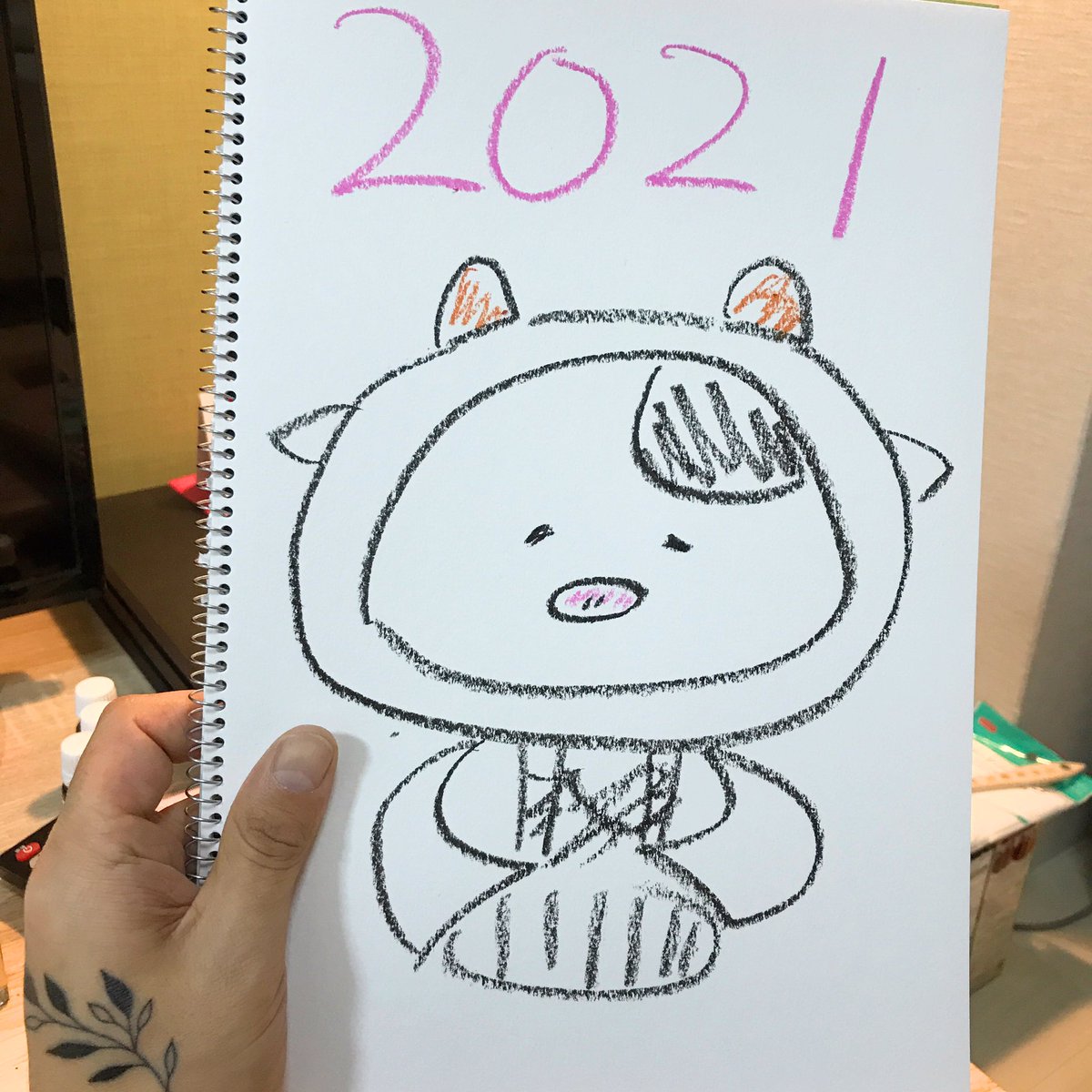 ArtHiroro's tweet photo. 皆様今年もお世話になりました😄投稿は不定期になるかもしれませんが温かく見守って頂ければ幸いです。
来年もどうぞ宜しくお願い致します🤲#2021年 #絵描き #音楽プロデューサー #thanks https://t.co/PhiwhN0eAv