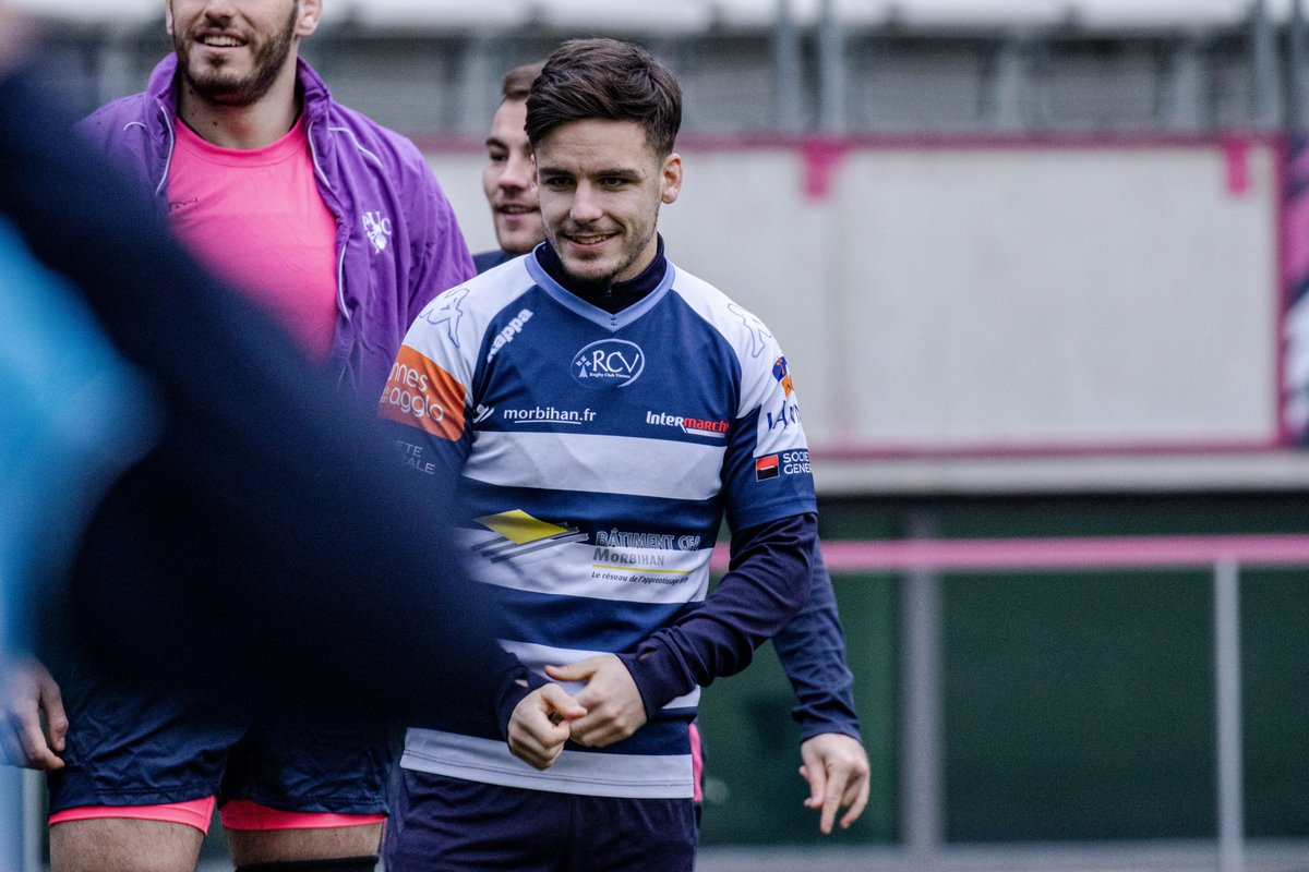 SFParisRugby's tweet photo. 🏉 Ce matin, nos joueurs ont dédié ce dernier entraînement de l'année 2020 à leurs clubs formateurs 👕

👉 @SFParisRugby 
👉 @PUC_rugby 
👉 @RugbyClubVannes 
👉 @tuclawntennis 

#SFParis https://t.co/GxbtJb7LIx