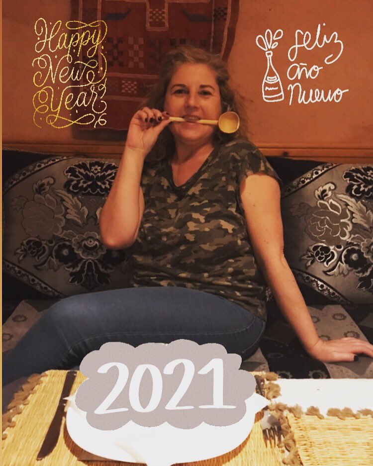 Adiós #2020 , te despido sin acritud pero con ganas de dejarte atrás 👋 Hola #2021 , pasa por favor, te espero llena de ilusiones, de deseos de salud y amor para tod@s y con la esperanza de volver a #viajar , como en esta foto del año pasado en #Marrakech 🍾🍇🥂 🎉Feliz Año Nuevo