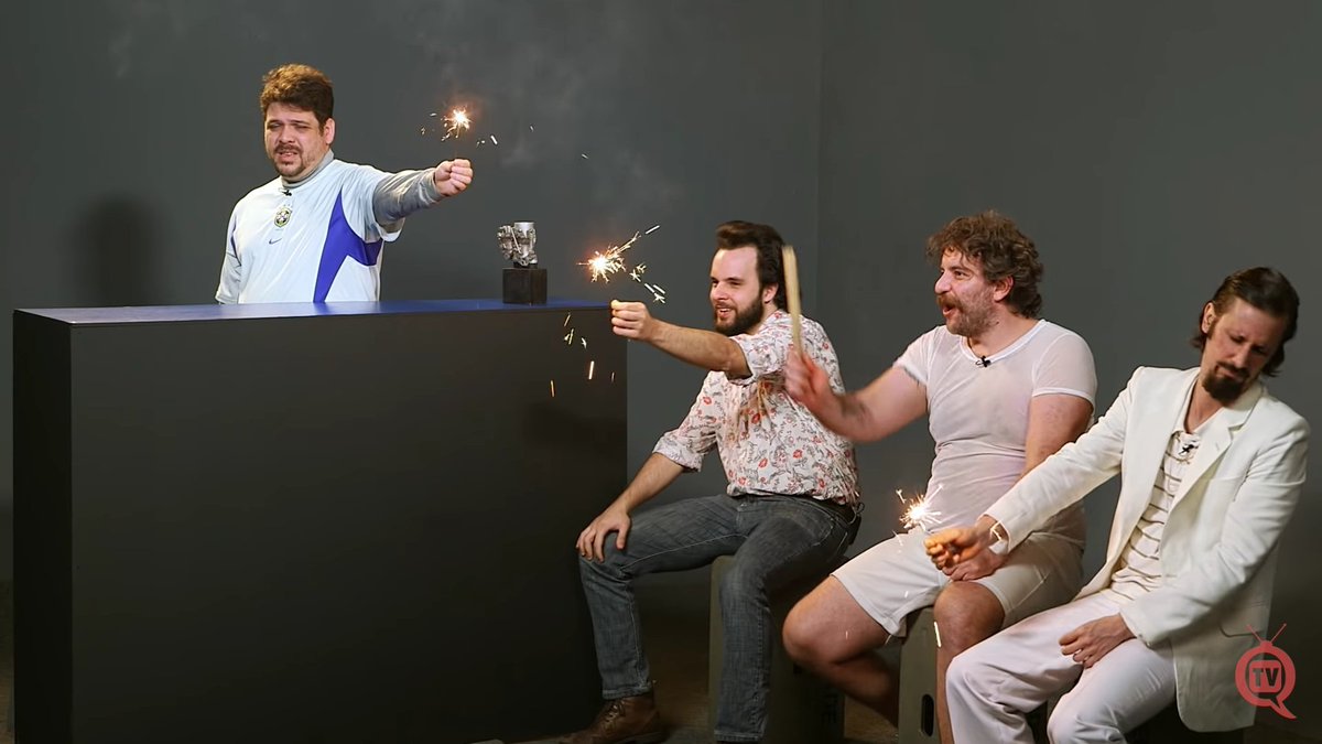 geidermelo's tweet photo. Se você der play no Carburador de Prata 2018 às 23:45:55 de hoje, vai começar 2021 com Julinho sofrendo um acidente com fogos de artifício. 
Link do episódio: https://t.co/qynI2Opw9v https://t.co/r4A6nsmR9m