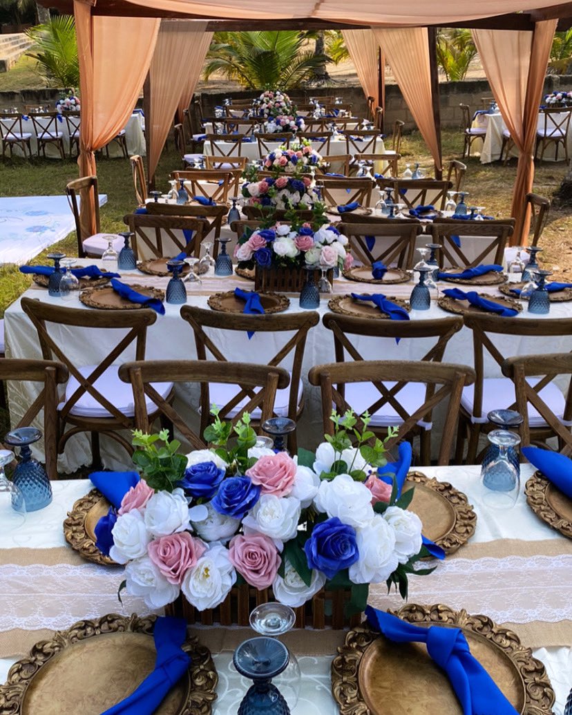 StarAniseEvents's tweet photo. Last wedding for the year. 
Dr and Mrs Dodd. 
Thank you to all our followers for all the bookings and referrals in 2020! 💙💙 Cheers to 2021! 🥂
#destinationwedding #beachwedding #ghanaengagements #traditionalwedding https://t.co/aEFseEOXcK