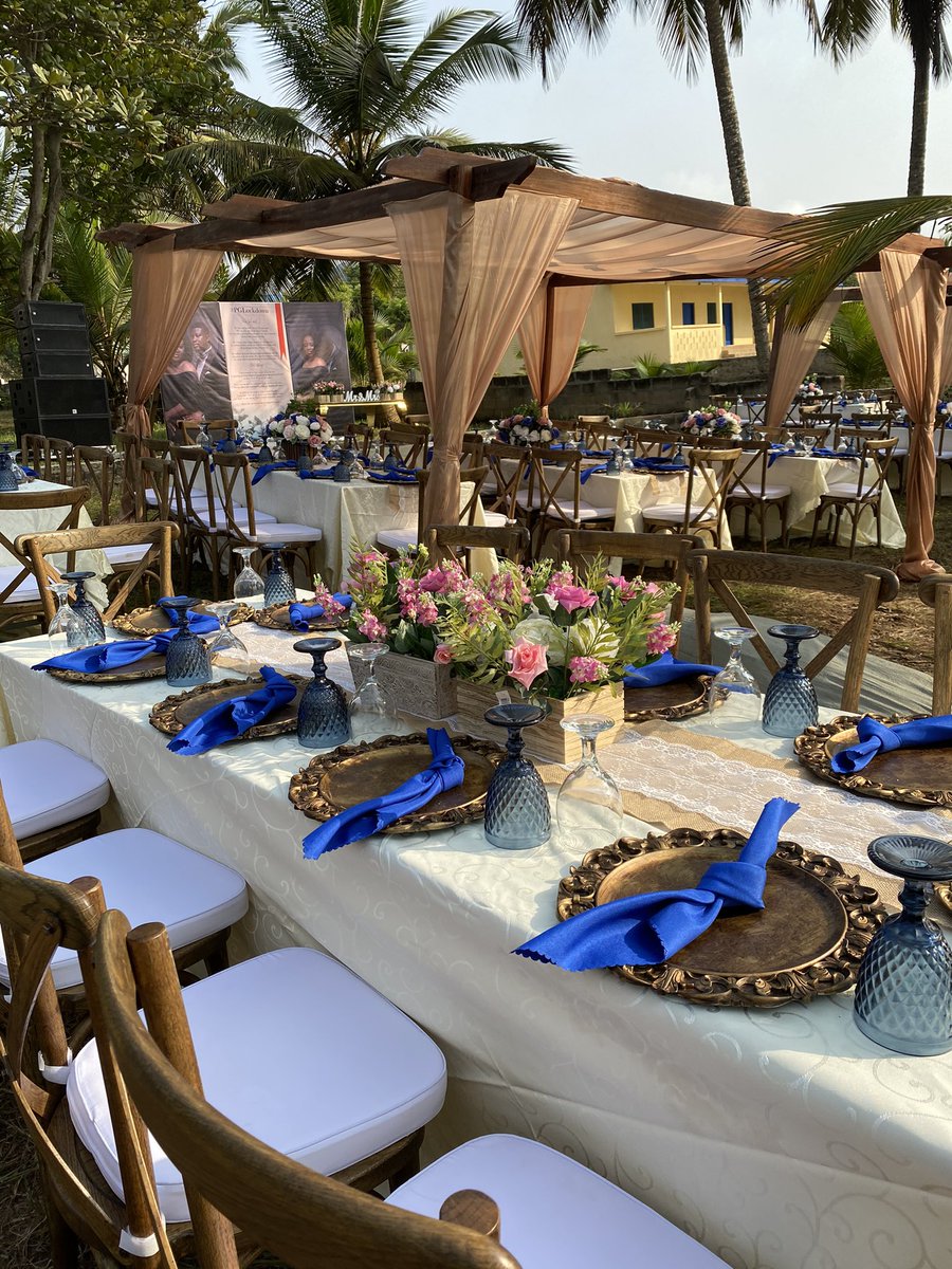 StarAniseEvents's tweet photo. Last wedding for the year. 
Dr and Mrs Dodd. 
Thank you to all our followers for all the bookings and referrals in 2020! 💙💙 Cheers to 2021! 🥂
#destinationwedding #beachwedding #ghanaengagements #traditionalwedding https://t.co/aEFseEOXcK