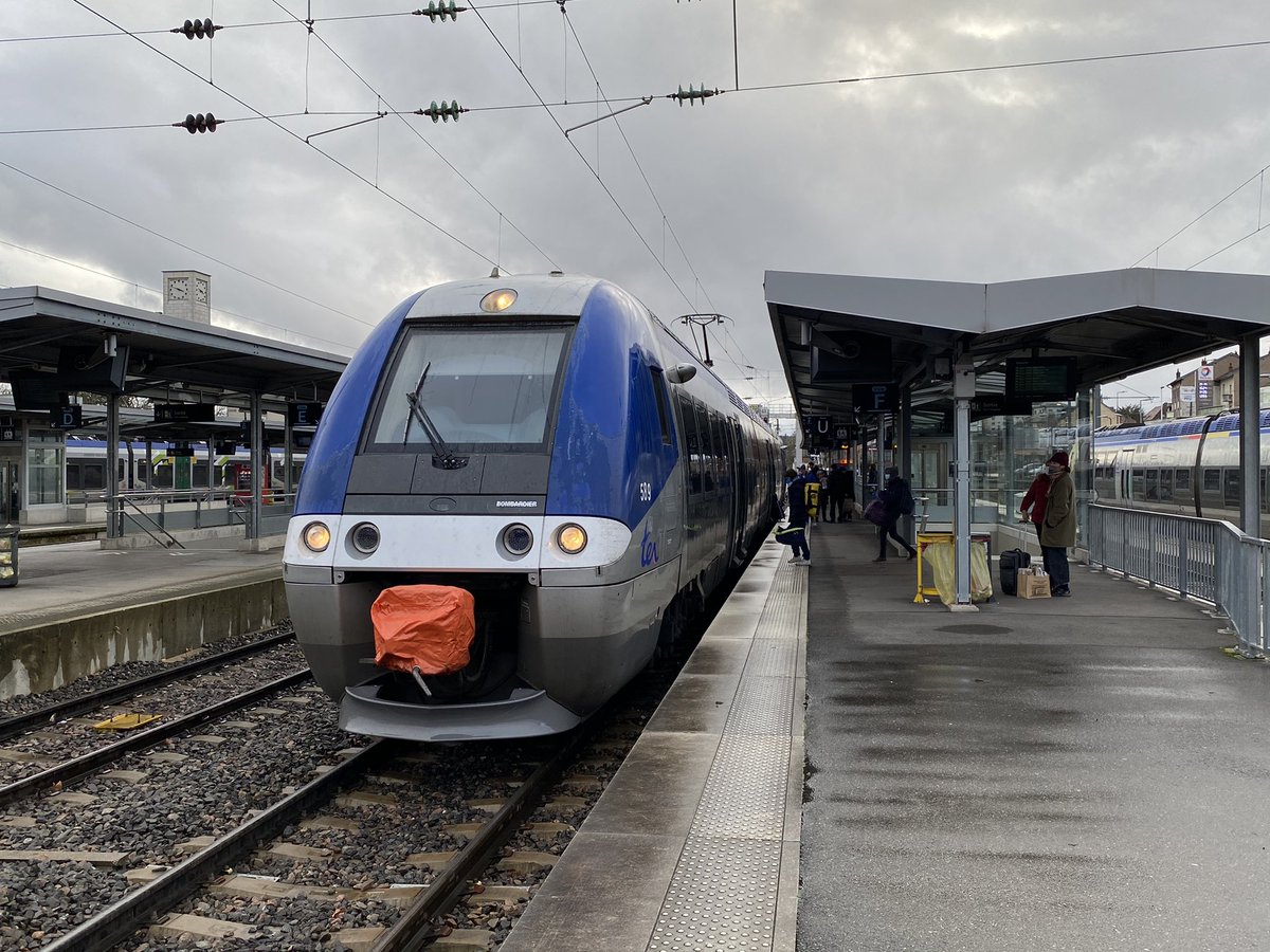 Bonjour à tous ! Aujourd’hui direction #BesanconTGV jusqu’à ce soir 20H30 pour mes derniers trains de 2020. N’oubliez pas le masque et passez un excellent réveillon 🥳 rdv début de semaine prochaine pour mes premiers trains de 2021 ! <a href="/TER_BFC_Trafic/">TRAIN Mobigo par SNCF Voyageurs</a>
