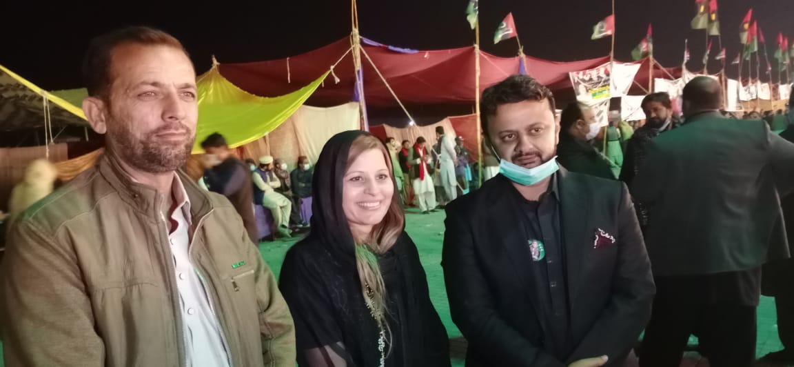 sariyarana's tweet photo. بہت عزیز فیملی مبمرز کے ساتھ میراج بھائی اور عمران   
@MairajPpp @ImranDhamrahPPP #PPPFamily ❤🖤💚

#lastdayof2020 https://t.co/a92NVRC7hl