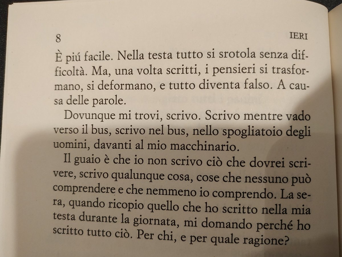 EmilianoGucci's tweet image. "in genere m'accontento di scrivere nella mia testa".
Ieri
Agorlta #Kristof
@Einaudieditore
Auguri!