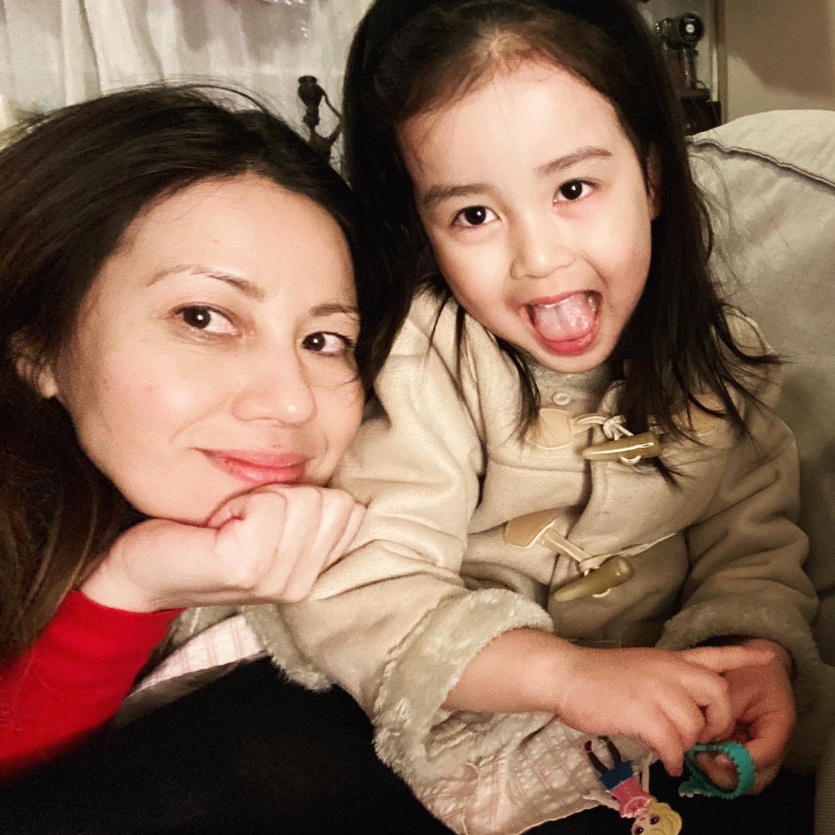 afroblueblue's tweet photo. Goodbye 2020😘

#今年1年ありがとうございました😌
#ThankYou💋
#2枚目私の真似をしてるらしい👩‍👧
#からの3枚目いつものベロ出し👅
#来年もこの笑顔がたくさん見られますように🤞🏻🌅 https://t.co/8DblknKbka