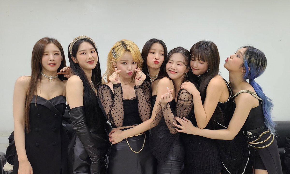 [#OhTimes] 201231 2020 MBC 가요대제전 📸 시크함 장착하고 새롭게 선보인 살짝설렜어 무대부터 효정의 사랑스러운 스페셜 무대까지‼️ 어떤 컨셉이든...