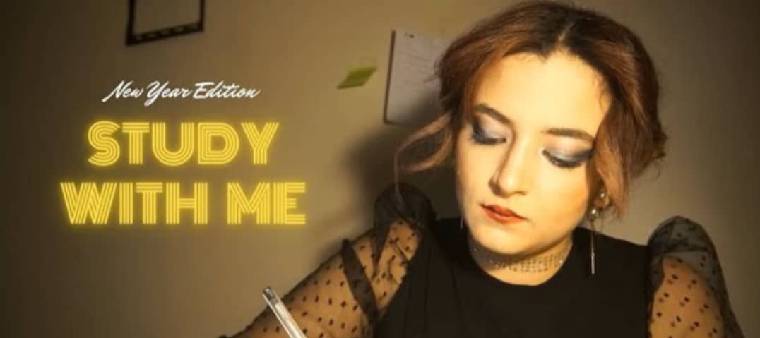 stalker_mia's tweet photo. POV 
It is new year eve and your neighboors are having a party and can hear the music from your room but you need to finish some work
#studywithme #youtube #nouvelan2021  #newtostudytwt  #NewYearsEvelive https://t.co/o50KJF3cVC