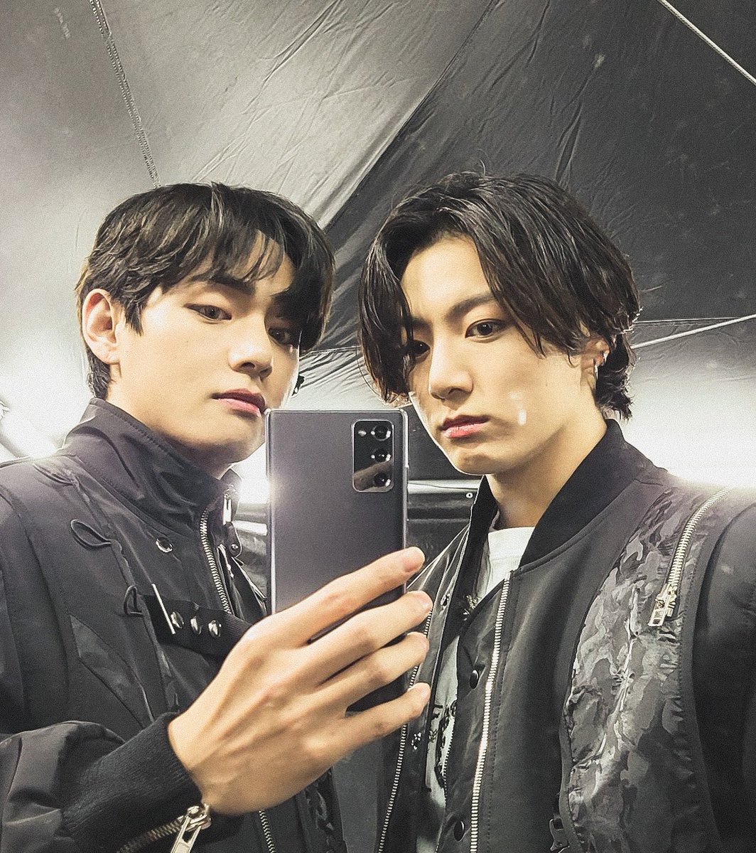 archiveforJK's tweet photo. HELLO??! https://t.co/LfBJAIVGkF
