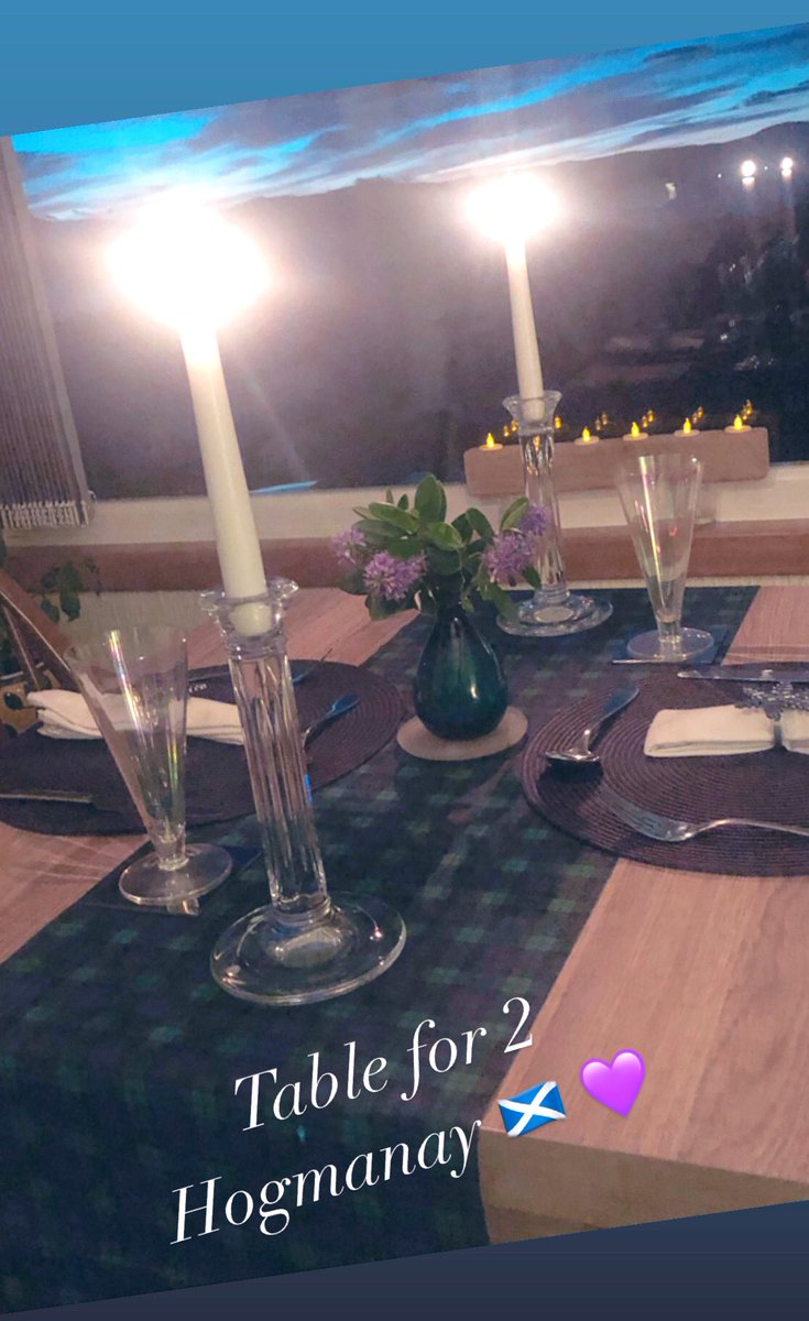 kerrisjones's tweet photo. Hogmanay 2020 table for 2 💜🏴󠁧󠁢󠁳󠁣󠁴󠁿 #StaySafeStayHome https://t.co/9zVeEJNtDN