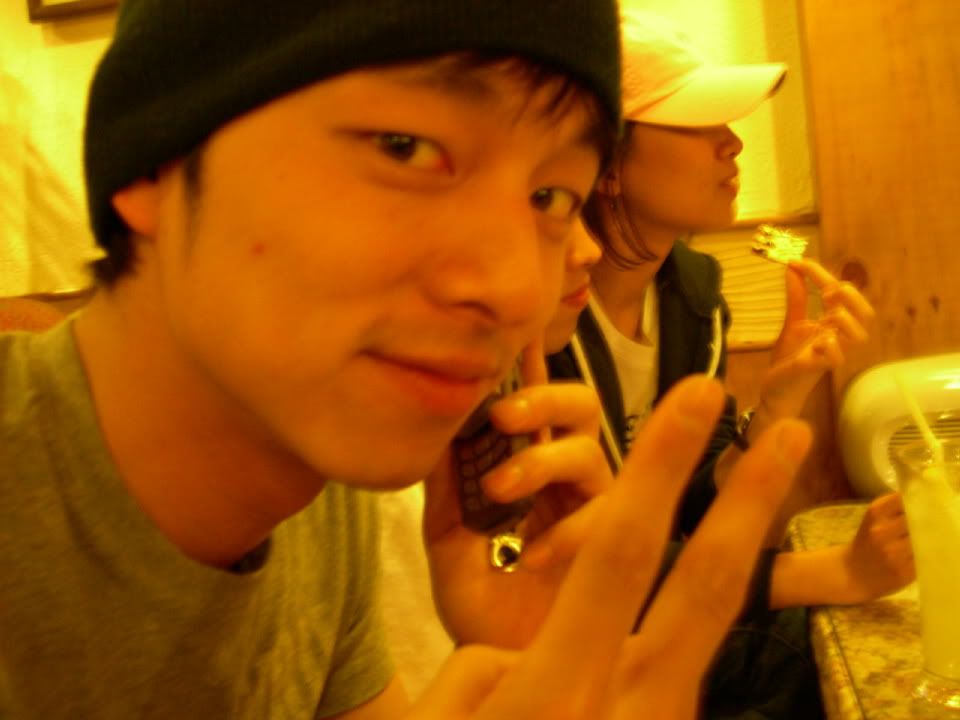 benhedictha's tweet photo. Quantos anos você tinha quando descobriu que Gong Yoo já namorou uma sul americana? a thread ⬇️ https://t.co/kRVsbtjdY0