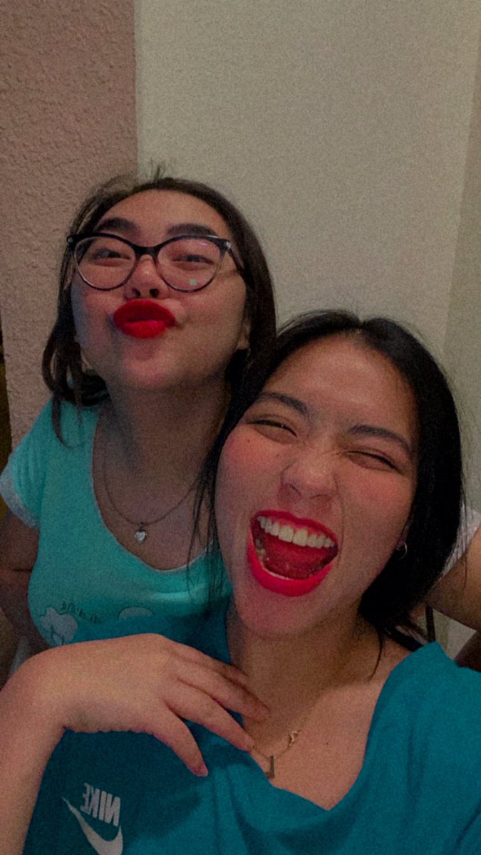 aLOUIEring's tweet photo. 2020 Ba-byee na. 🎉🎆🎊 https://t.co/peO5lW4xbm