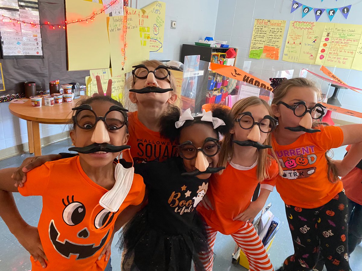 mrsscivicque's tweet photo. Day 4: Everyday I’ll post a pic from a day in the life of an educator.  I’ll post w/o explanation and nominate someone else to take the challenge. That’s 7 days, 7 pics, 7 nominations.  I was nominated by @gracious_is_god . Today I nominate @MrsBinRoom53. https://t.co/N2BxJDnyMk