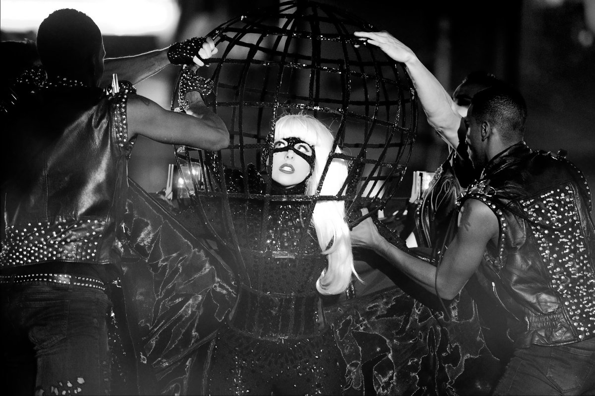 istandwithgaga's tweet photo. 🚨 *Rules Must be following* 
Turn notifications on 📲 
• Must like and RETWEET this tweet
• Reply Done bellow so I can DM you a download link. 

Lady Gaga The Rarities Collection tonight this will include 17 best unreleased gaga demos 17 of her best live recordings in HQ 💿 https://t.co/acryZzQ7ay