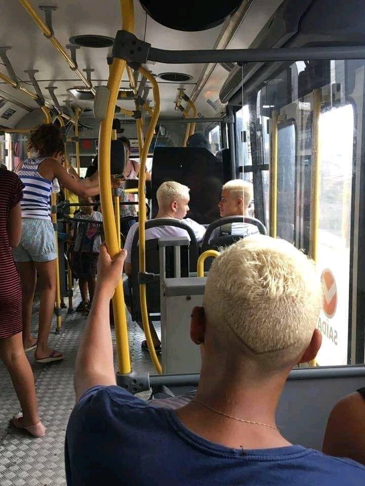 Pelicolombianas's tweet photo. Cuando coges el bus que dice "Germania". https://t.co/4aTEX2r0Be