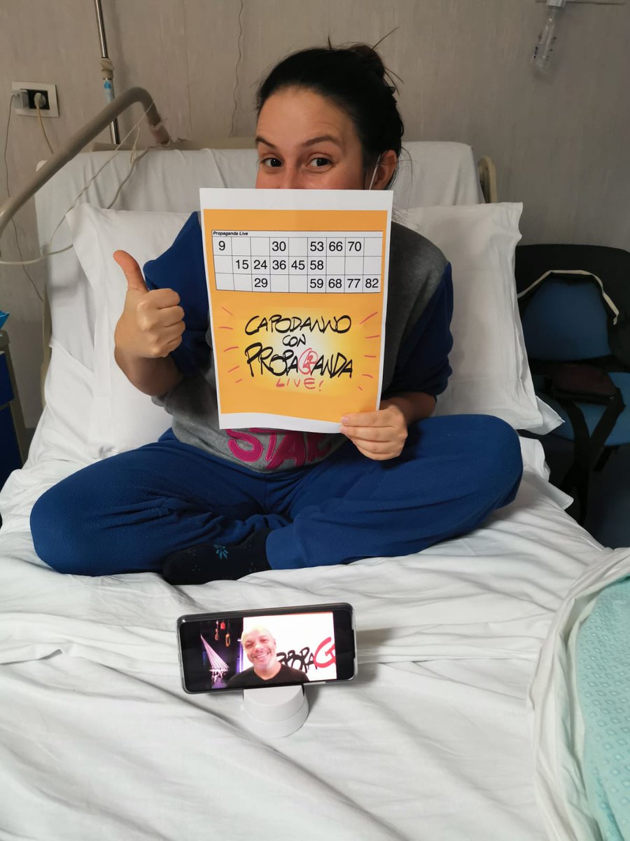 Giulia19257907's tweet photo. Capodanno con Propaganda, in ogni luogo in ogni lago! Pronta per la tombola e la vostra compagnia! #propagandatombola #propagadalive #nonècovid https://t.co/YcpwwuYCGv