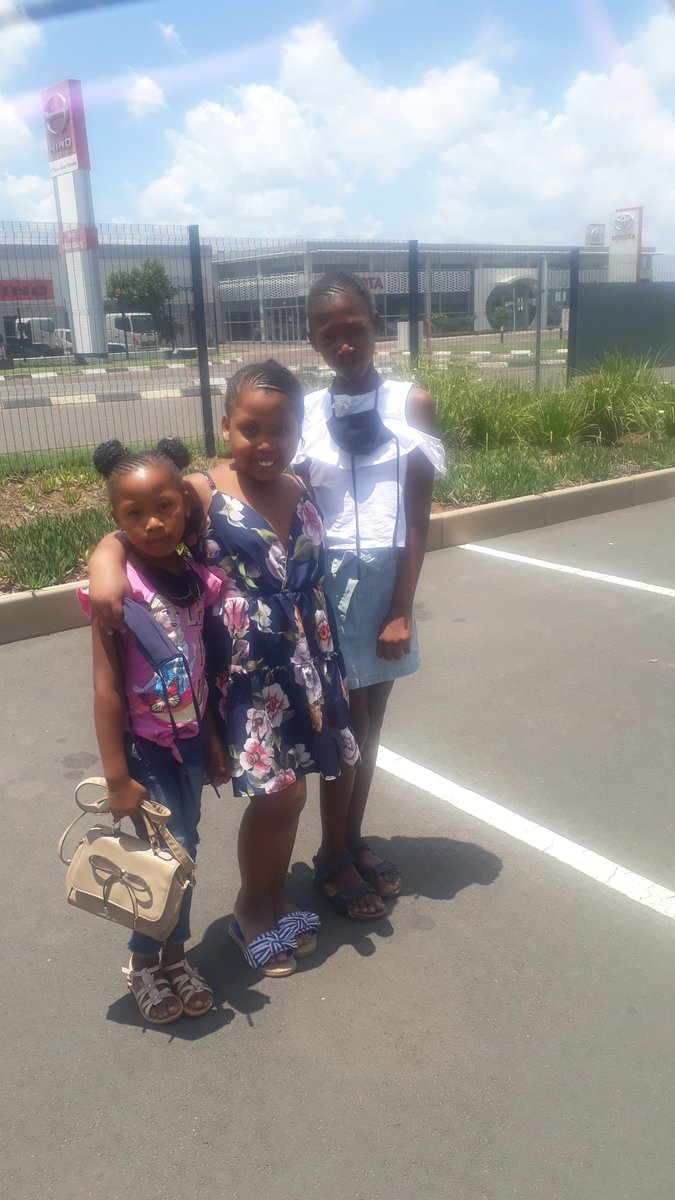 Rosemarry2ma2ko's tweet photo. #comeduze2021 ku lit with my family https://t.co/HbGDFYdrQ3