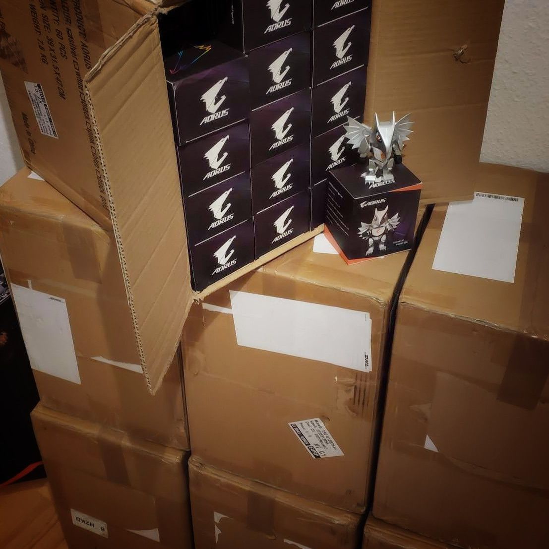 AORUS tweet media