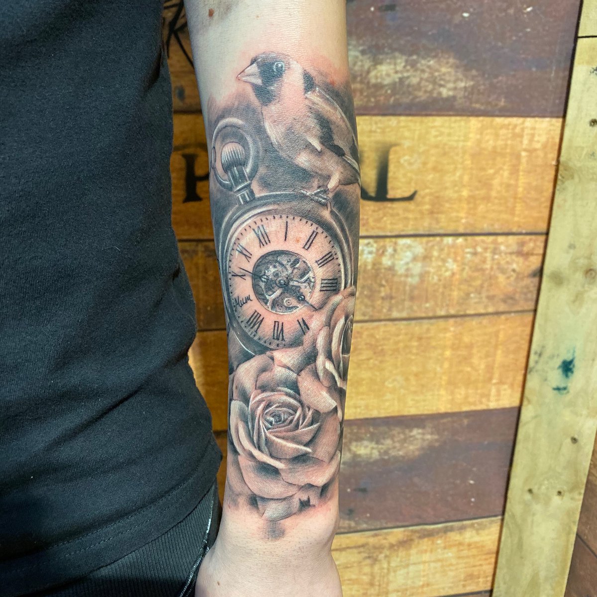 ritattoos's tweet photo. Time piece in progress 
.
Get in touch to get something similar or hit me up with your ideas however little or extreme I’m happy to help
.
By @rave_c_tattoos 
.
.
.
.
#tattoo #tattoos #ink #like #clean #nofilter #inked #timepiece #clock #watch #bird #rosetat #rose #details https://t.co/PUQiXGF29h
