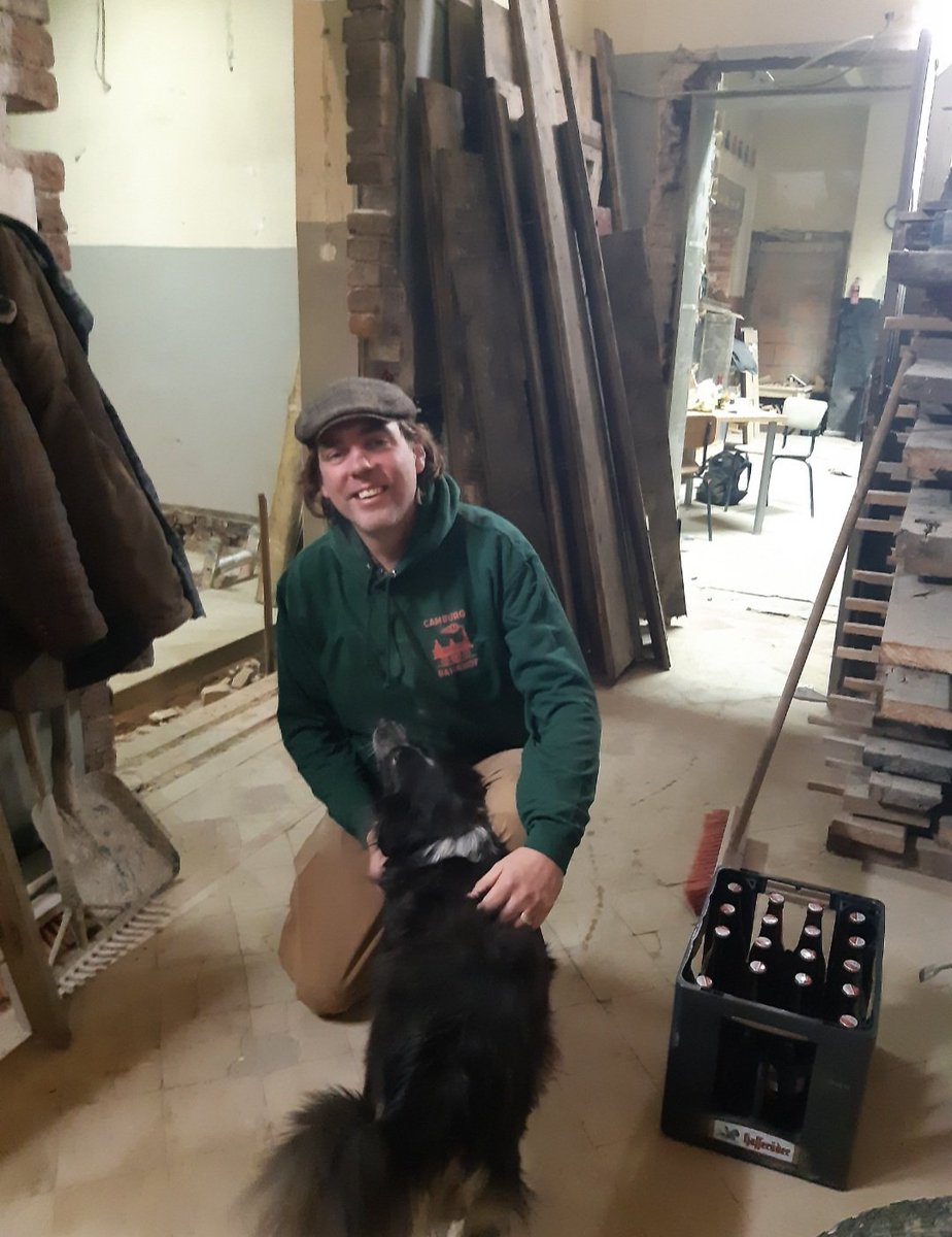 At the end of the unusually warm year, we treated ourselves to a bbq. And beers. And joy from Bobby despite the fact he didn't get a Camburg Bahnhof sweatshirt.