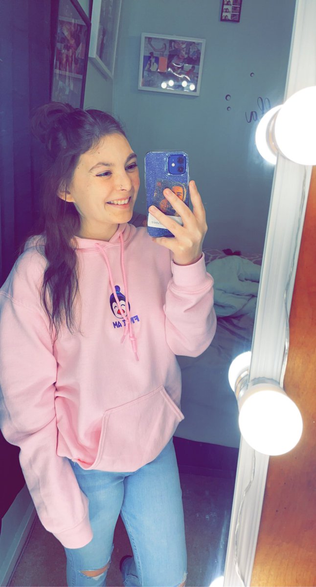 dec0debellz's tweet image. bringing in 2021 nice &amp;amp; comfy🤩