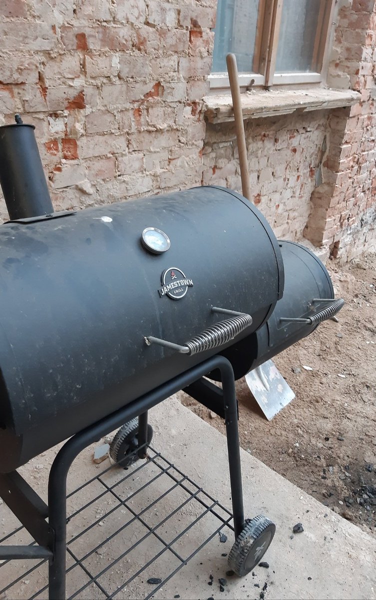 At the end of the unusually warm year, we treated ourselves to a bbq. And beers. And joy from Bobby despite the fact he didn't get a Camburg Bahnhof sweatshirt.