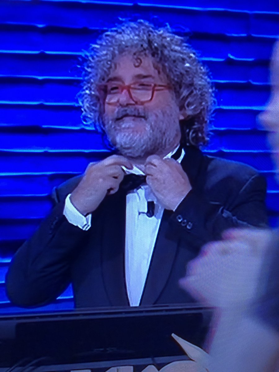 er_briciola's tweet image. Dirige la Propaganda orchestra: il maestro Beppe Vessicchio #propagandalive @makkox @welikeduel