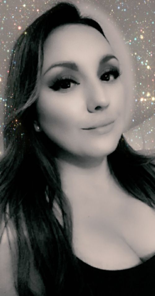 libia_garza's tweet photo. Que tengan un feliz año!!! Bendiciones a todos!!! 🍷🍾 https://t.co/7hx3jeHrXy
