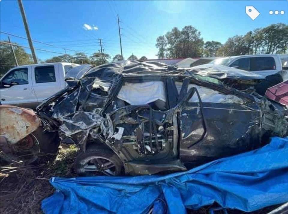 mommamia1217's tweet photo. Just a reminder on this New Year’s Eve that tragedies don’t just happen to other people.
Don’t drink and drive.
These pictures were taken on Christmas morning after the MVA that robbed my cousin of her husband, children of their father and parents a son.
#DoNotDrinkandDrive https://t.co/G0KJ0hg6bk