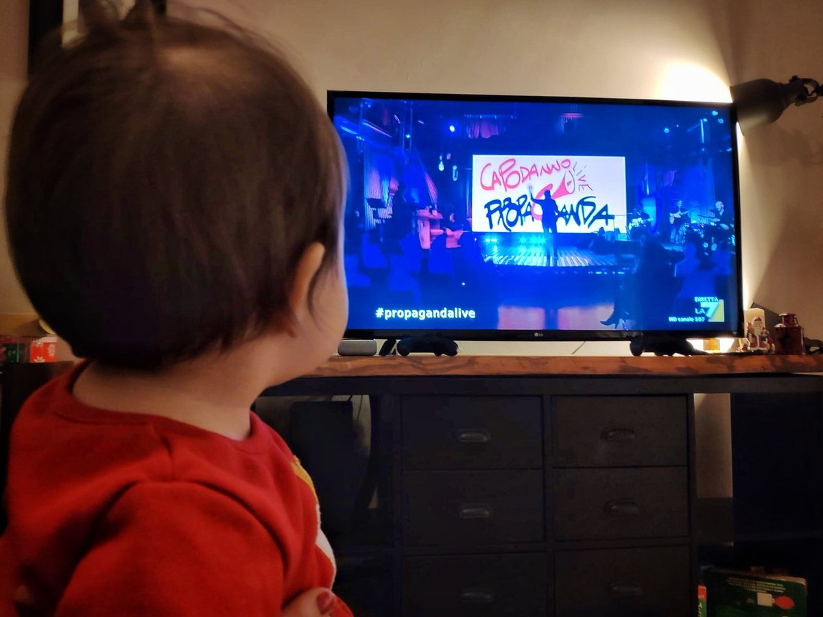 FraRomani23's tweet photo. L'unica cosa bella del nostro 2020, con l'unica cosa bella di questo fine anno: #propagadalive! @welikeduel , iniziare l'anno nuovo con voi DEVE essere di buon auspicio, no? E perché no, magari per una volta finiremo in #vardipuntata?!? Daje di #propagandatombola 🤞🏻 https://t.co/aoNJj1PKGo
