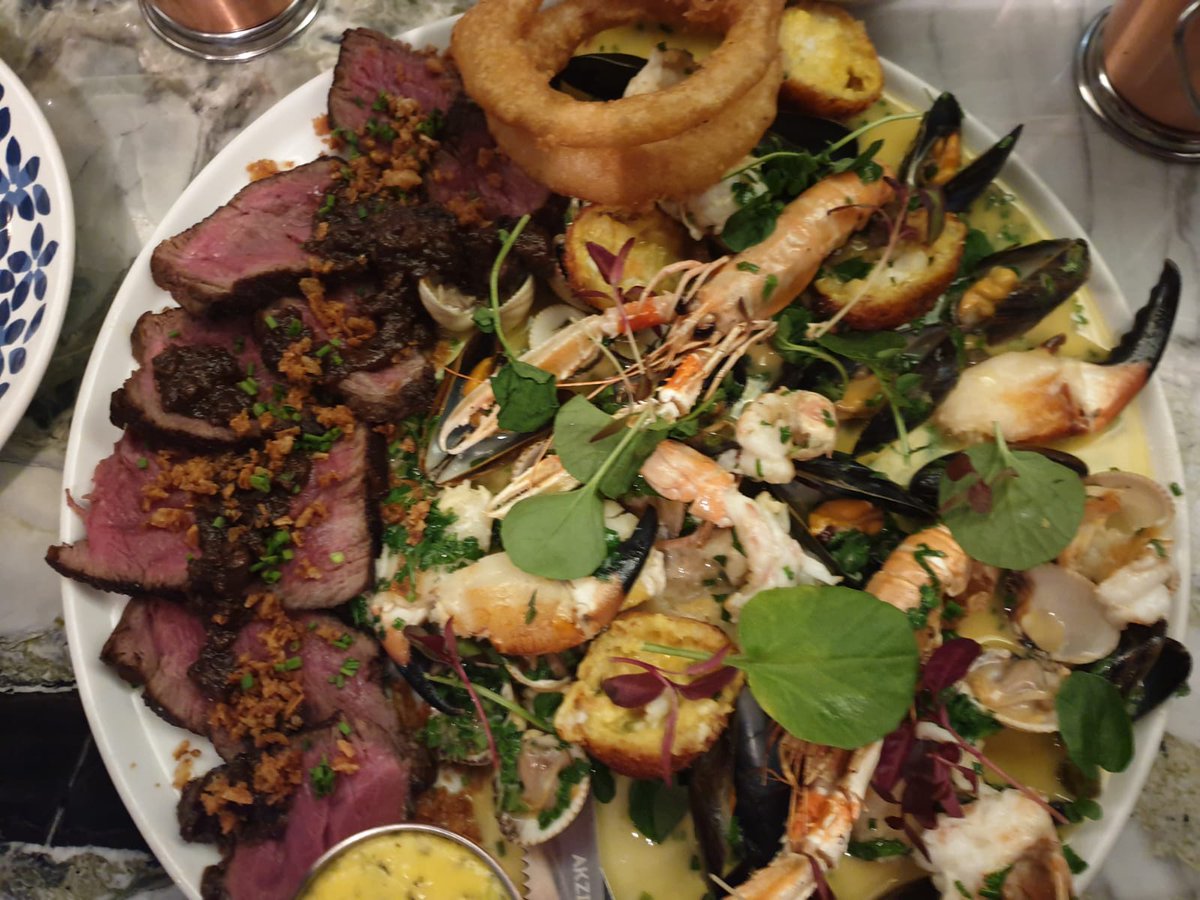 I arrived back from Canada to discover my wife stockpiling tins and bottled water. She insisted I drag my jetlagged carcass to Little Mike's as it might be our last chance for a while. "I think you're overreacting", says I, but I'm not one to turn down a platter (bad photo!)