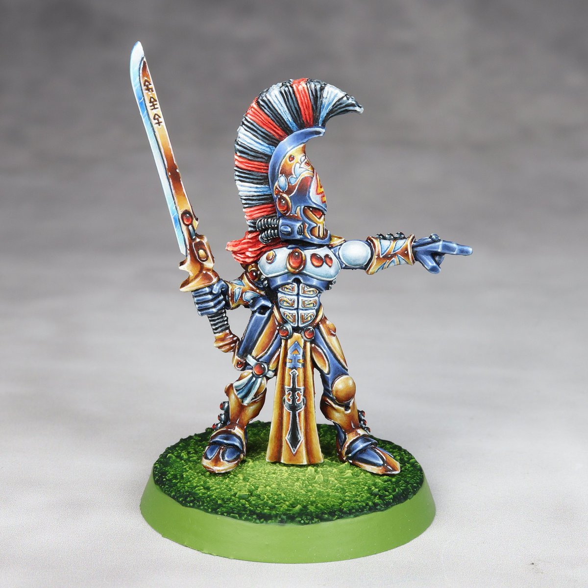 I couldn't choose between these from  @JhMiniatures so I've included both! The Eldar is a recreation from the cover of the 2nd ed Codex and is just perfect. The basing on Xandria Azurebolt is a touch of genius, adds another level of movement and really sets the whole thing off!