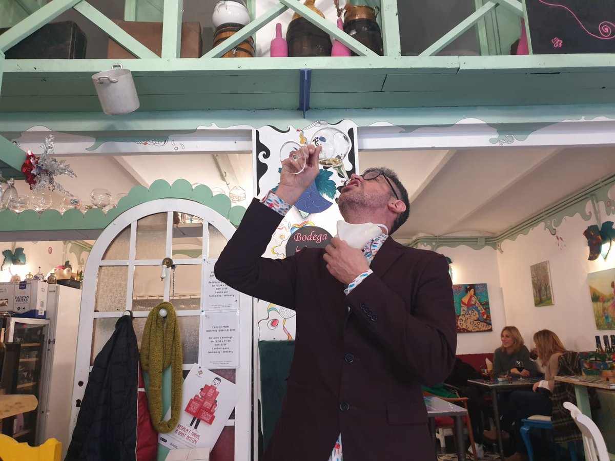 Ensayando para este noche…

Os deseamos mucha salud, amor y alegrías para el 2021, seguro va a ser mejor, Feliz Año Nuevo!!!

#felizaño2021 #rosalunaamigos #rosalunavinos