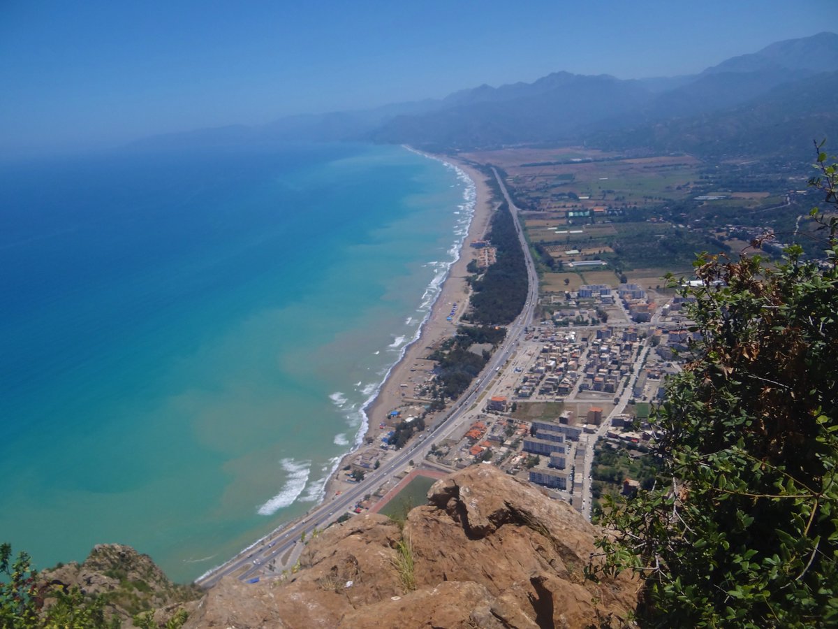 8) Ma thèse cherche à repérer ces faits historiques grâce aux données linguistiques à décrire le contact entre des langues afin de mieux comprendre l’histoire des relations entre leurs locuteurs.En attendant mes conclusions (dans 2 ans j'espère), voici celle de Simon Lévy (1999)