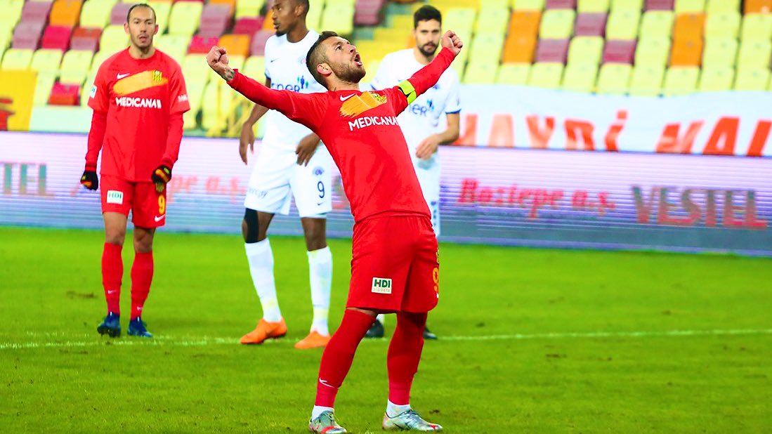 Dün,bügün, 2021’de ve her daim Malatyalıyız ve Malatyasporluyuz.. Sevdiklerimizle nice senelere 💛❤️🐅
#MUTLUYILLAR #2020biterken