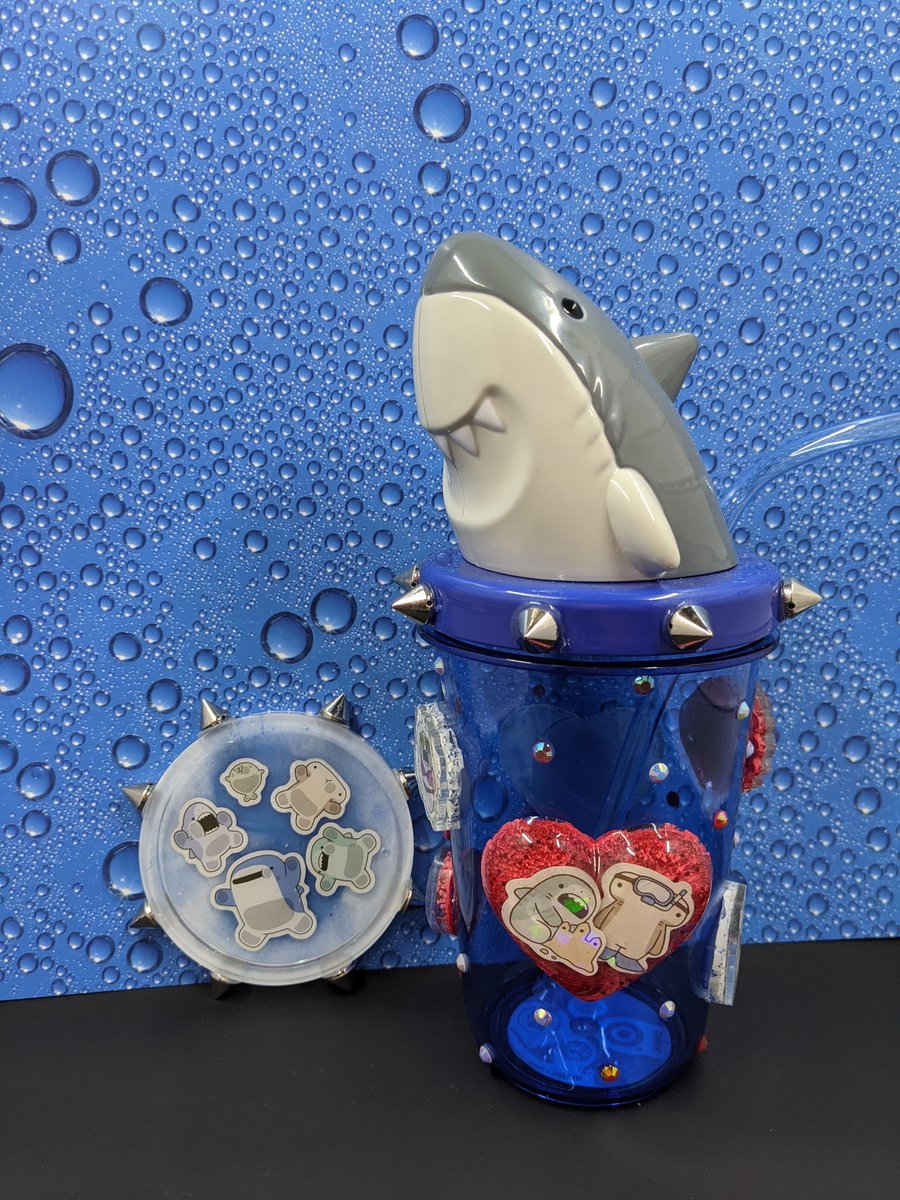 DecorativeCups's tweet photo. Shark duo #shark #oceanman #coaster #resincoaster #matching #twins #handmade #sold https://t.co/z81xg3k9kt