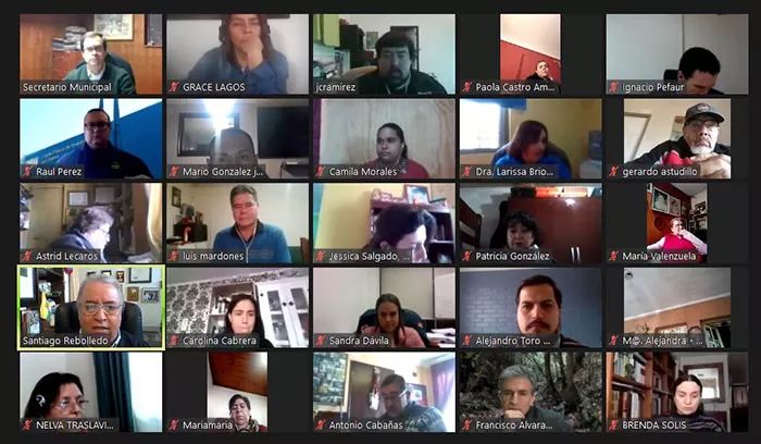 Muni_LaCisterna's tweet photo. #Datos2020 ✅La pandemia ha cambiado la forma en que el mundo se comunica.
Desde inicios de la cuarentena las reuniones con vecinos, dirigentes, comerciantes, comités, concejos municipales, entre otros, las realizamos a través de la plataforma de videoconferencias ZOOM. https://t.co/YTKNqAvlGM