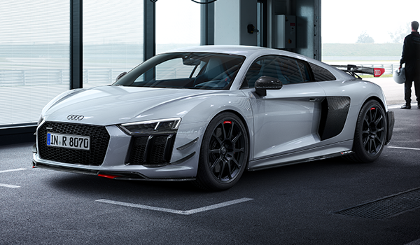AudiBR's tweet photo. Dizem que passar a virada de branco dá sorte, né? #AudiBR https://t.co/bN5AZx5k4u